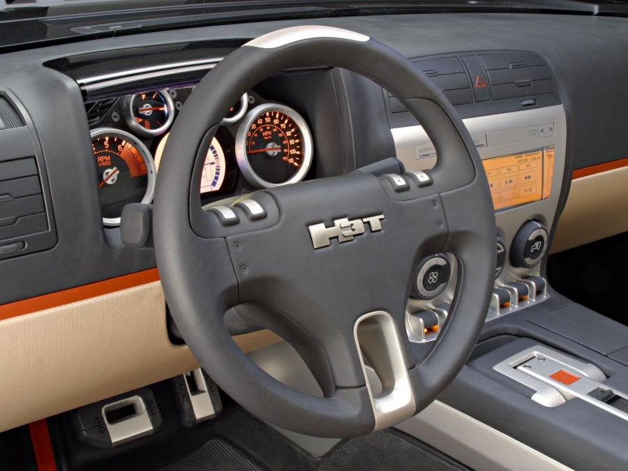 Панель приборов Hummer H3T Concept 2003 года  (фото 5 из 19)